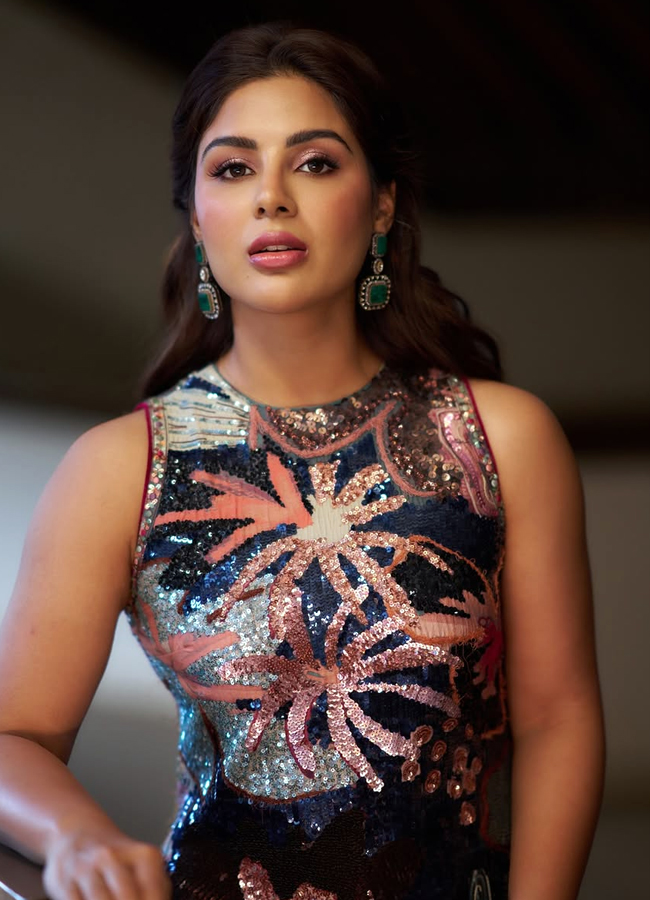 Samyuktha looks stunning in a floral dress (photos)7