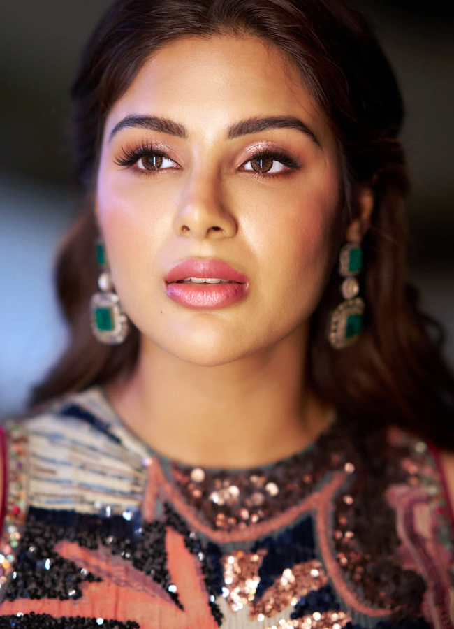 Samyuktha looks stunning in a floral dress (photos)8