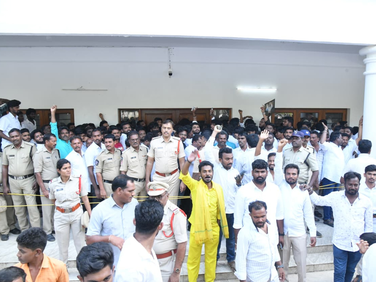 YS Jagan Receives Grand Welcome At Pulivendula Photos21