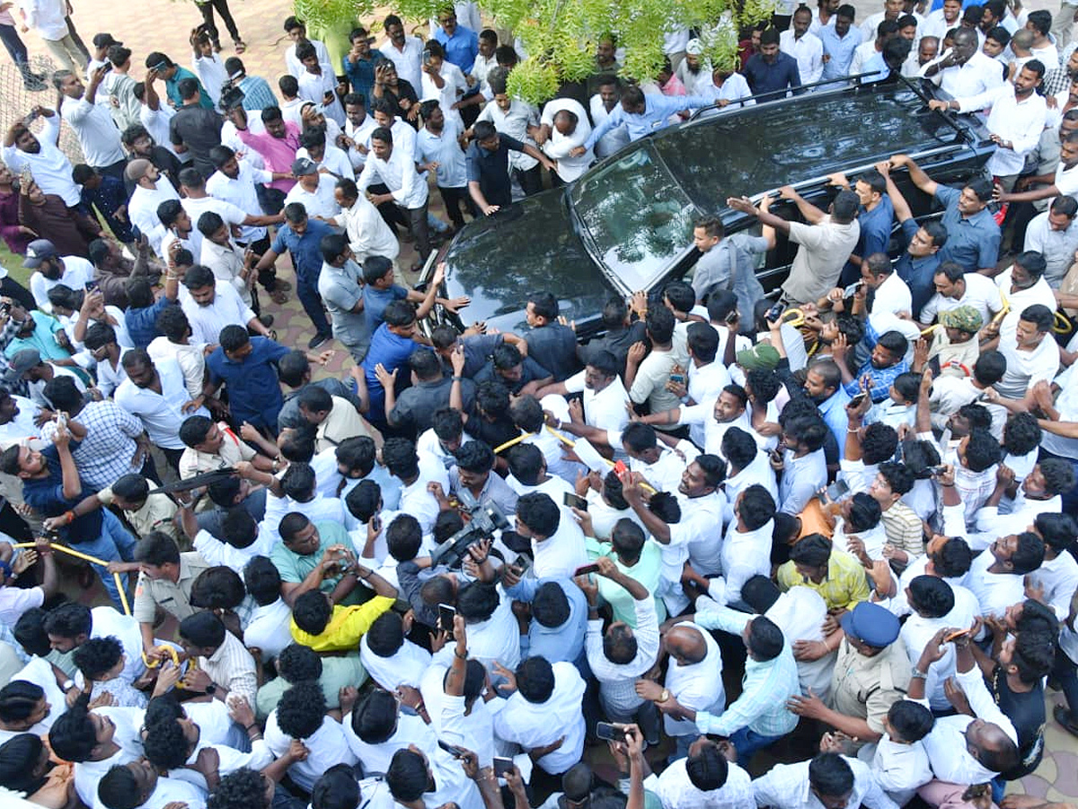YS Jagan Receives Grand Welcome At Pulivendula Photos4