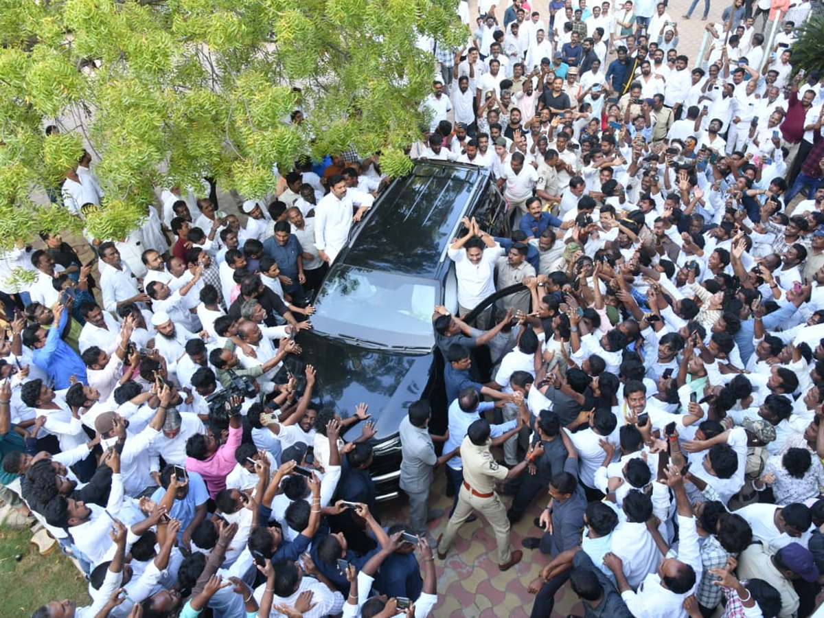 YS Jagan Receives Grand Welcome At Pulivendula Photos7