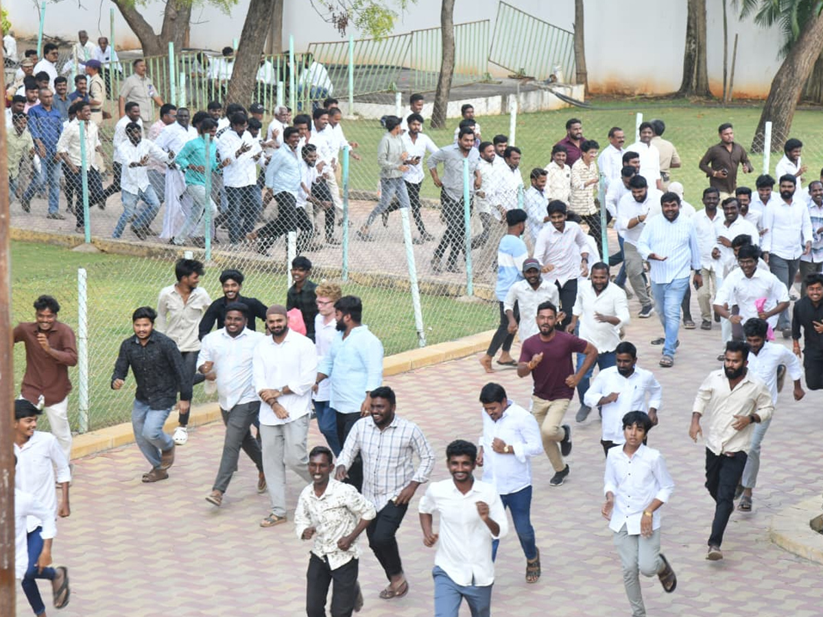 YS Jagan Receives Grand Welcome At Pulivendula Photos14