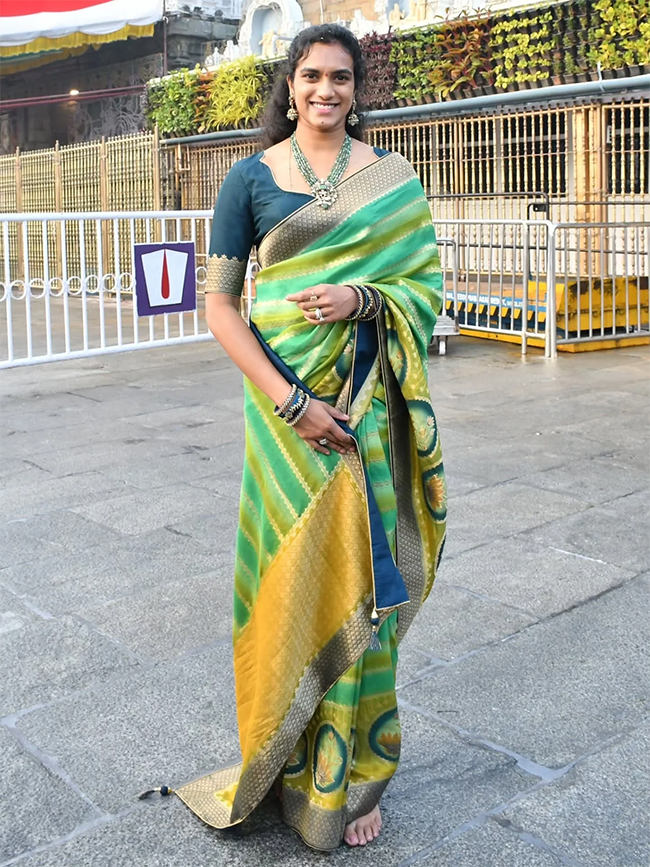 PV Sindhu, Her Husband Venkata Datta Sai Visit Tirumala Temple16