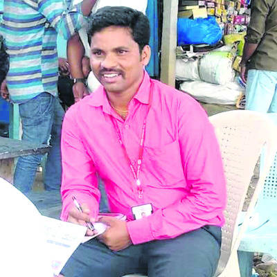 జాతీయ రహదారిపై లారీ బోల్తా2