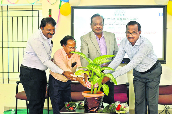 విద్యార్థుల్లో సానుకూల           దృక్పథం అవసరం 2