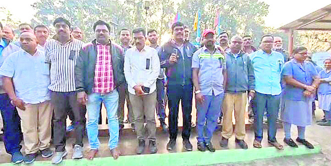 వేడుకలు.. నిరసనలు1