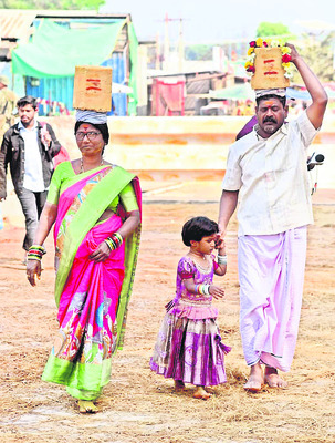 వనదేవతలకు భక్తుల మొక్కులు3