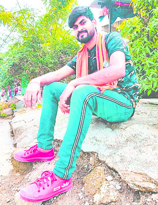 ఉరేసుకుని వ్యక్తి ఆత్మహత్య..?1