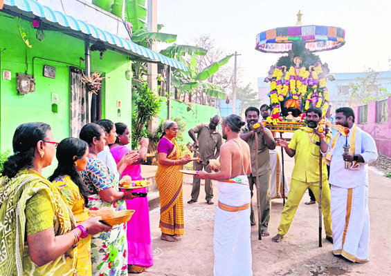 విషాదం నింపిన  రోడ్డు ప్రమాదం1