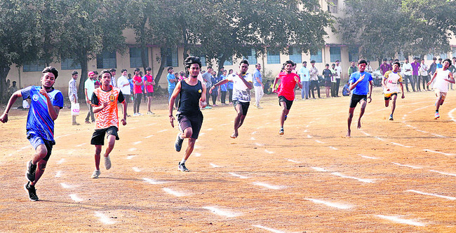 చదువుతో పాటు క్రీడల్లో రాణించాలి1