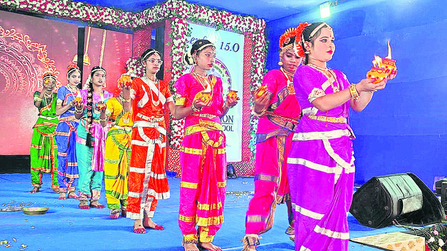 విద్యతోనే సమాజ వికాసం 1