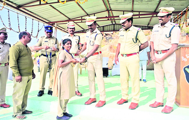 వైఎస్సార్‌సీపీ నేత మామిడి తోటకు నిప్పు 1