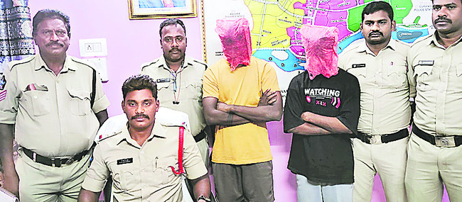 ఆవుదూడపై కుక్కల దాడి2