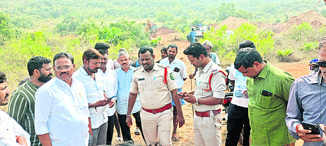 గో మాంసం పూడ్చివేతపై గొల్లలపాలెంలో ఉద్రిక్తత2