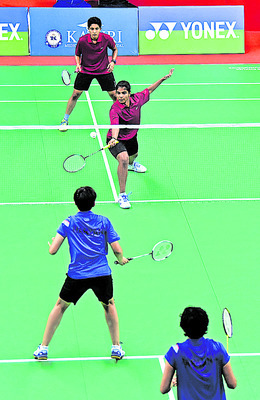 రసవత్తరంగా బ్యాడ్మింటన్‌ పోటీలు 2