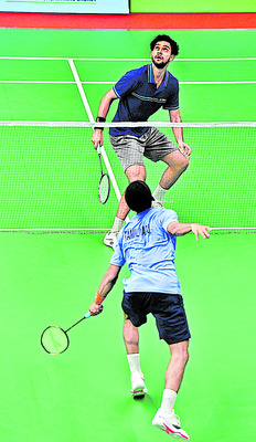 రసవత్తరంగా బ్యాడ్మింటన్‌ పోటీలు 3