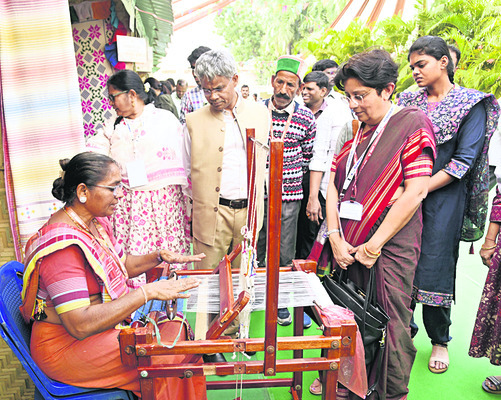 అట్టహాసంగా పీసా మహోత్సవ్‌ 2