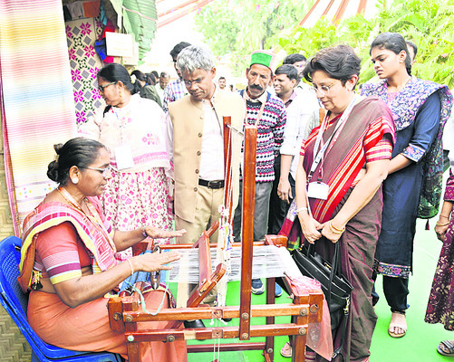 అట్టహాసంగా పీసా మహోత్సవ్‌ 2