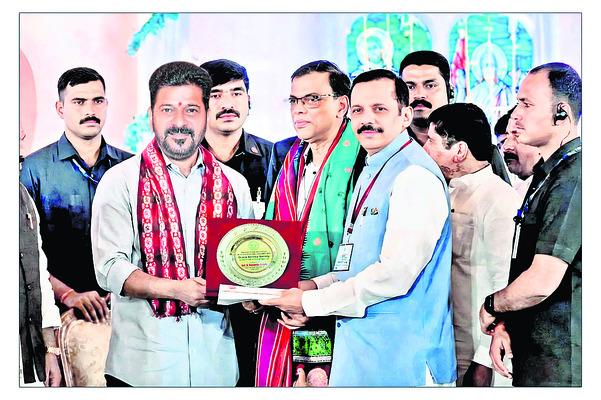 జాకబ్‌కు ఎమినెంట్‌ క్రిస్టియన్‌ అవార్డు
2