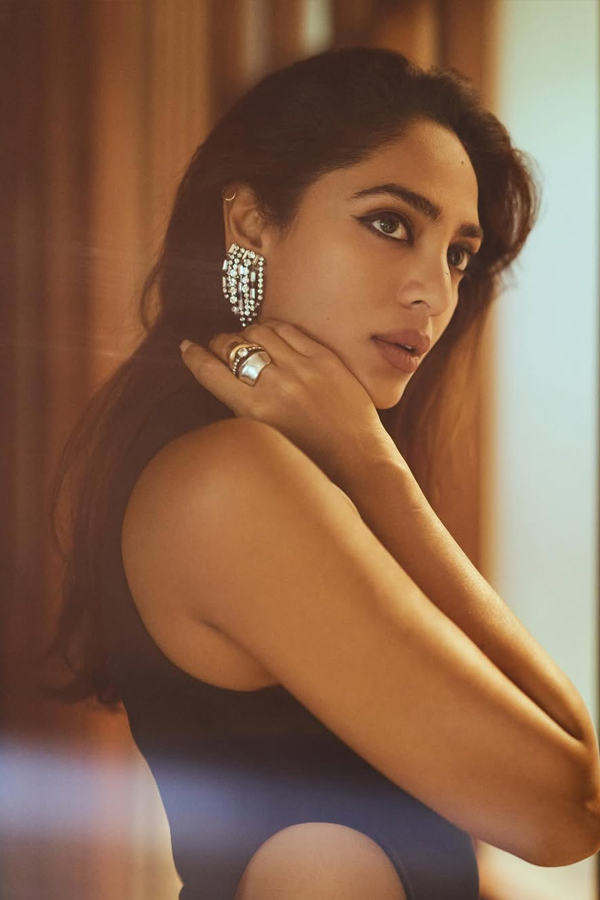 Actress Sobhita Dhulipala Latest Stunning Photos8