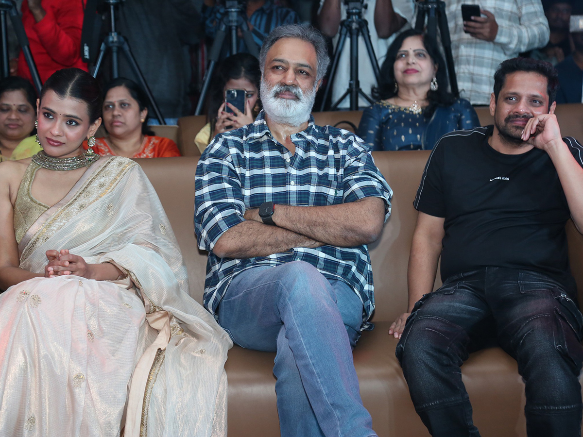 Eesha Movie Pre Release Event Photo Gallery12