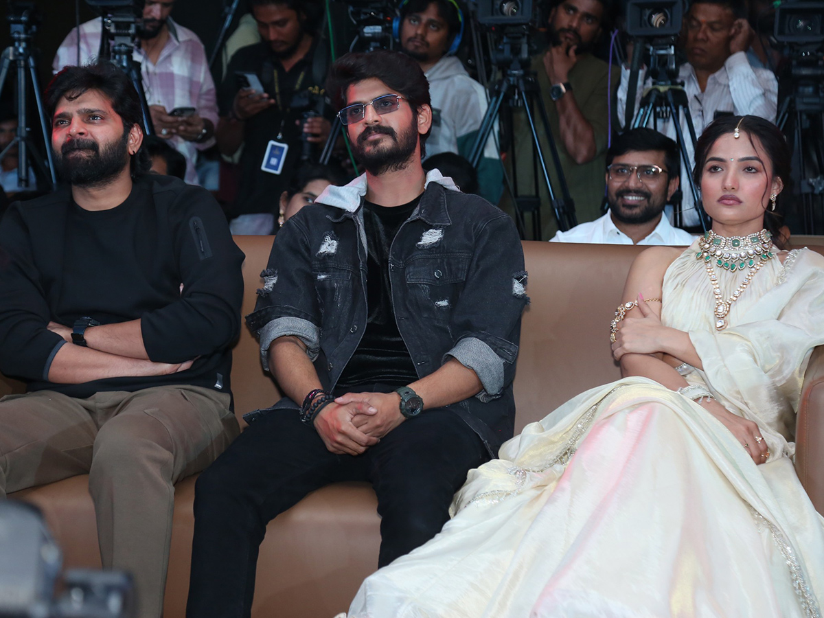 Eesha Movie Pre Release Event Photo Gallery13