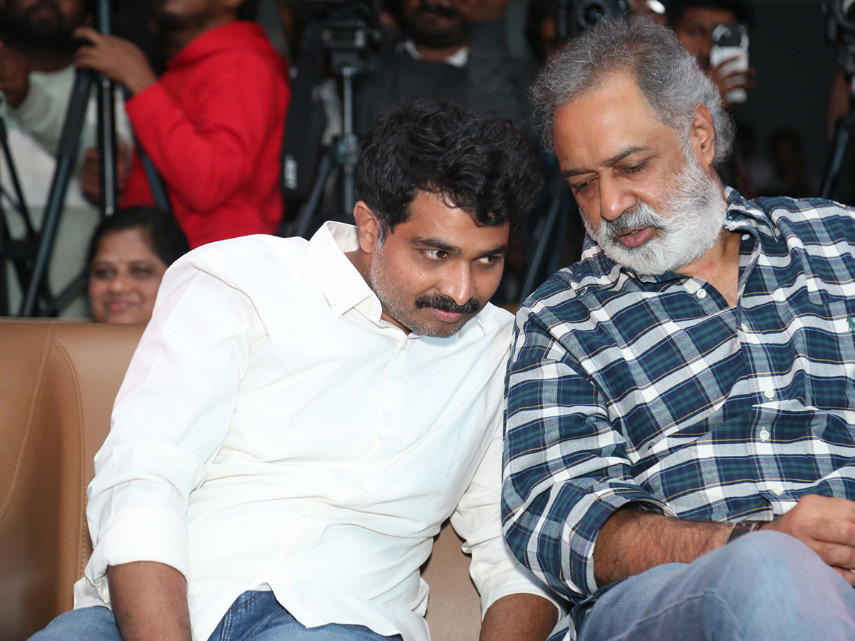 Eesha Movie Pre Release Event Photo Gallery16