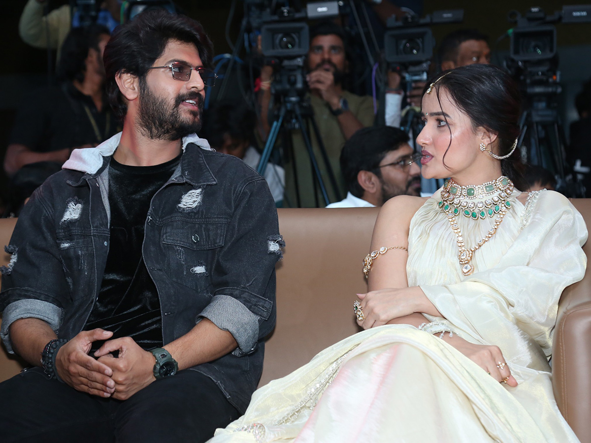 Eesha Movie Pre Release Event Photo Gallery5