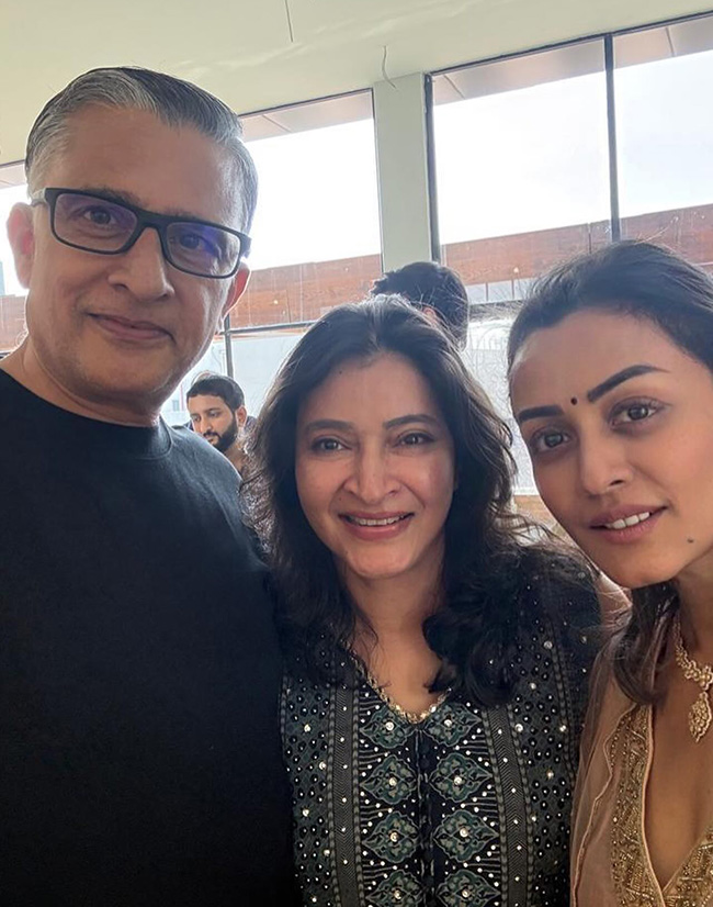 Mahesh babu with his Sisters viral photos6