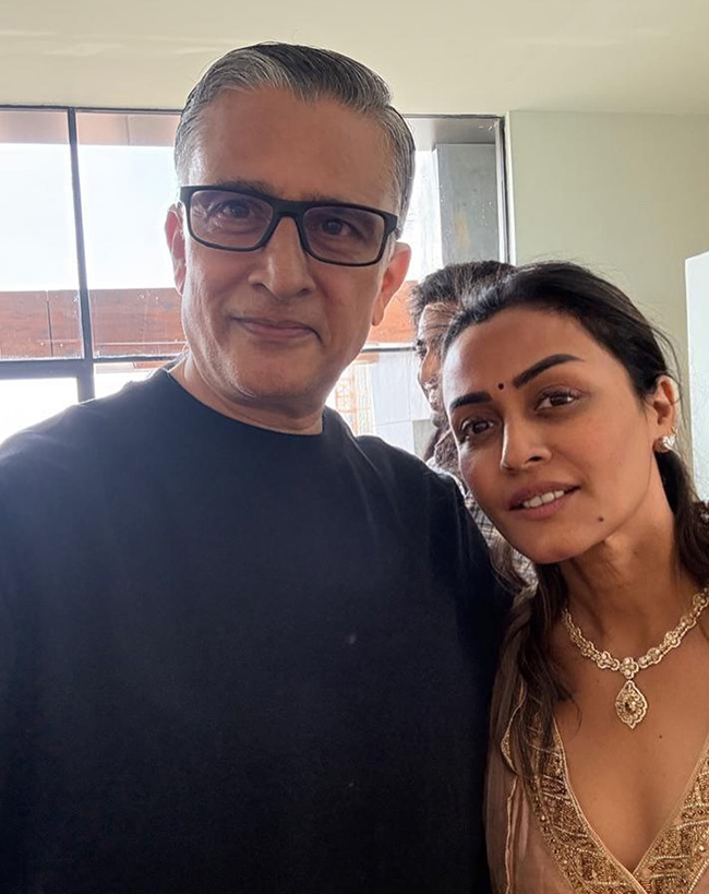 Mahesh babu with his Sisters viral photos7