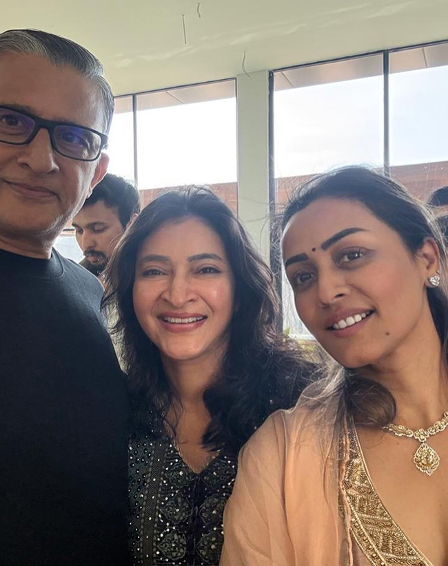 Mahesh babu with his Sisters viral photos8