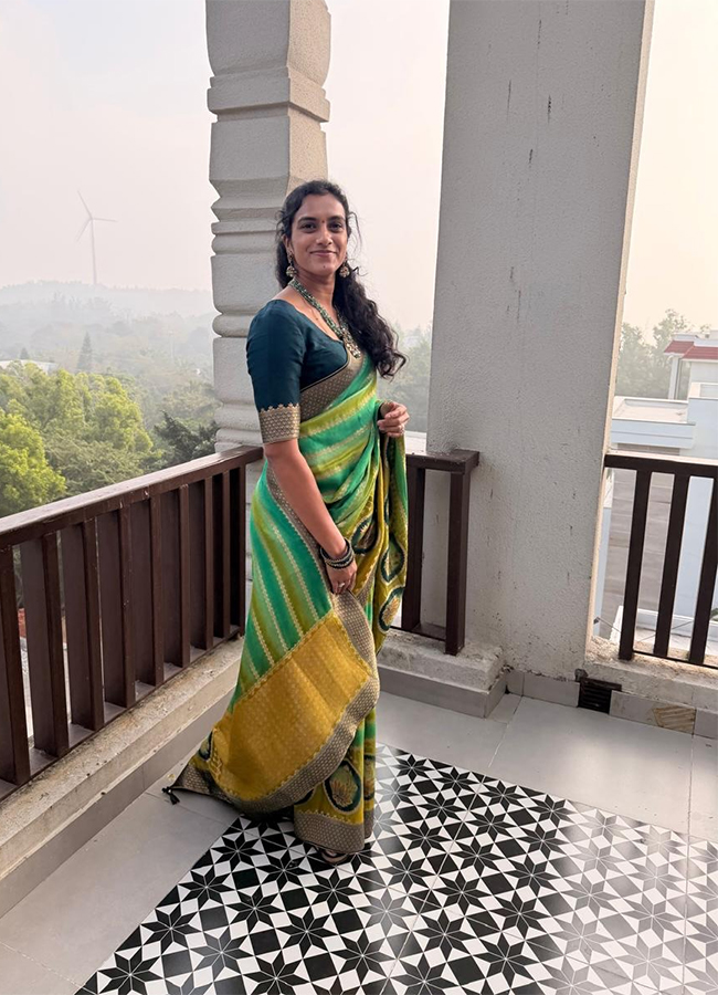 PV Sindhu, Her Husband Venkata Datta Sai Visit Tirumala Temple3