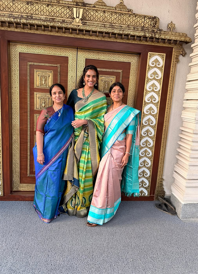 PV Sindhu, Her Husband Venkata Datta Sai Visit Tirumala Temple4