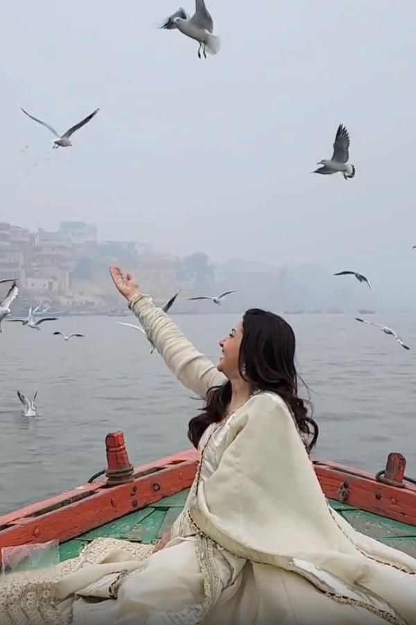 Senior Actress Bhagyashree Varanasi Trip Photos3