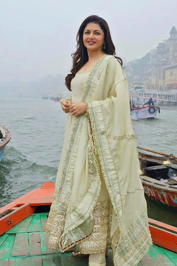 Senior Actress Bhagyashree Varanasi Trip Photos5