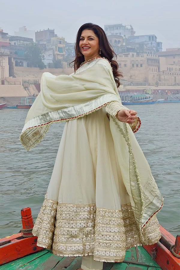 Senior Actress Bhagyashree Varanasi Trip Photos7