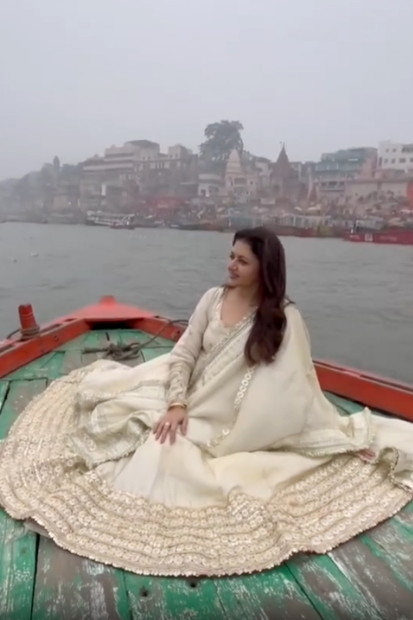 Senior Actress Bhagyashree Varanasi Trip Photos8