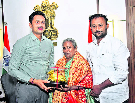 ప్రజలందరికీ క్రిస్మస్‌ శుభాకాంక్షలు 3