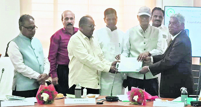 హెచ్‌ఆర్‌ఎస్‌ ఏఈఓకు ఉత్తమ అవార్డు1