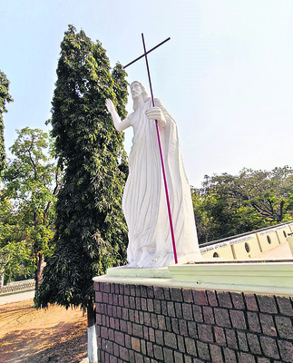 క్రిస్మస్‌కు చర్చిలు ముస్తాబు 2