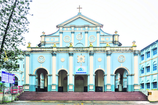 కళాత్మకంగా ప్రముఖ చర్చిలు1