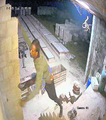 స్టార్టర్లు, మోటార్లు చోరీ 4