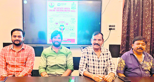 క్రైస్తవులకు ఎమ్మెల్యే పెద్దిరెడ్డి, ఎంపీ శుభాకాంక్షలు
1