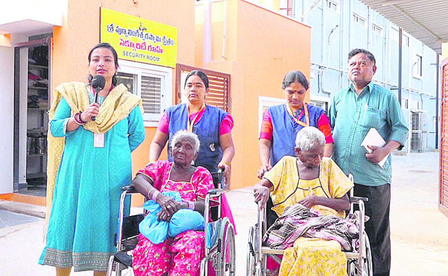 అమ్మానాన్న ఆశ్రమానికి అవ్వ1