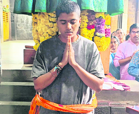 అప్పన్న సన్నిధిలో హైకోర్టు న్యాయమూర్తి మానవేంద్రనాథ్‌రా2