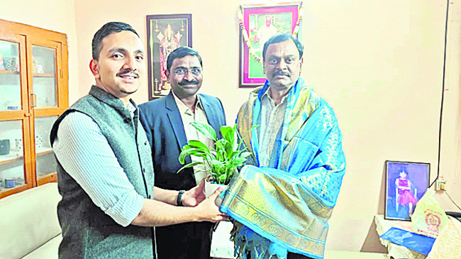 మర్యాదపూర్వక కలయిక 
2