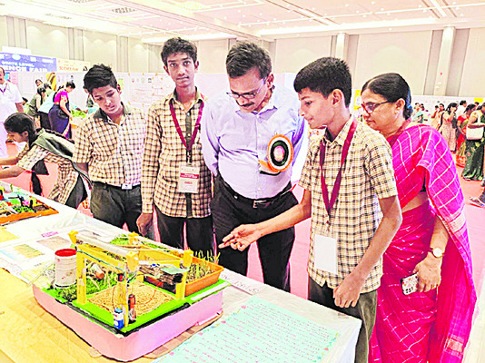 విద్యార్థులు శాస్త్రవేత్తలుగా ఎదగాలి 2