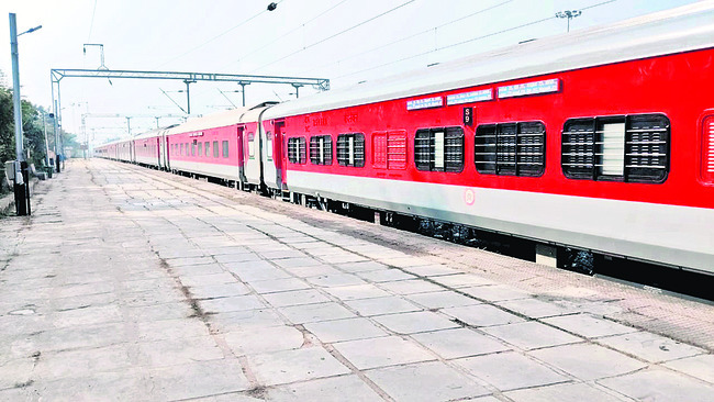 హెచ్‌ఆర్‌ఎస్‌ ఏఈఓకు ఉత్తమ అవార్డు2