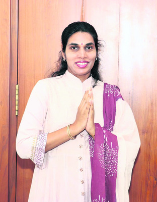 క్రిస్మస్‌ను సుఖసంతోషాలతో జరుపుకోవాలి 
2