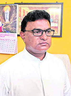   తిమ్మరాయినిపహాడ్‌లో    జిల్లాలోనే అతిపెద్ద చర్చి ..
2